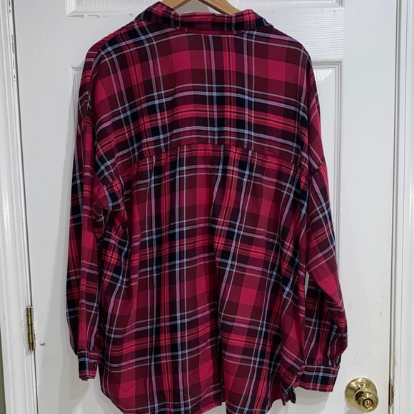 Old Navy XXL Boyfriend Shirt - Picture 2 of 4
